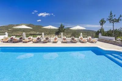 Image de Fantastique villa Parry, 6 chambres, 5 salles de bain, piscine privée, paysage magnifique, 12 perdus