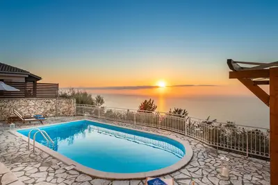 Image de Blue Chill Villa, où les rêves d'été deviennent réalité! Vue magnifique et l'emplacement! !
