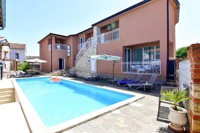 Image de Appartement Noa1 Ă PoreÄŤ-Tar avec piscine, balcon, salle de jeux, Wi-Fi, barbecue