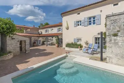 Image de Villa L'Esprit - charmante villa de campagne en Istrie avec 5 chambres pour dix personnes avec piscine