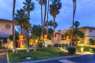 Image de Vues sur la montagne, situation centrale: 3 piscines \/ bains à remous CHAUFFÉS Et Ouverts 24\/7\/365!