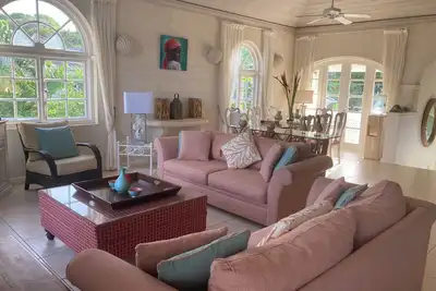 Image de # 34 Forest Hills. Une superbe villa de 4 chambres avec une vue imprenable