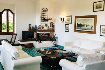 Image de Superbe villa en bord de la mer devant les îles Éoliennes