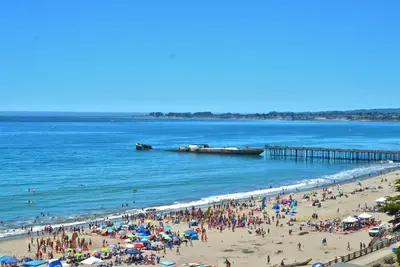 Image de Beachgate on the Bluff - 4 min Ă pied de la plage!