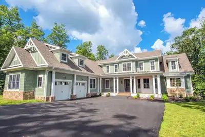 Image de Maison neuve au bord du lac avec piscine privée