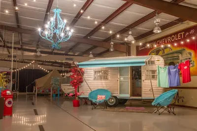Image de Glamping intérieur au Lone Star Glamp Inn à Round Top \/ Warrenton, Texas