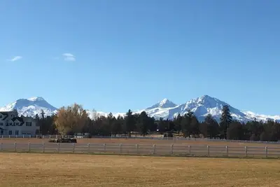 Image de Cottage on the Pond, hottub, un chien, parc privé, vélos
