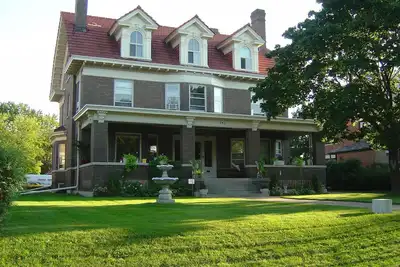 Image de 9 ch historique Summit Mansion avec piscine