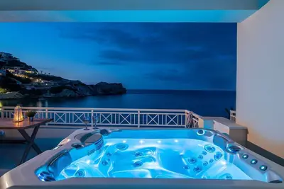 Image de Diamond Residence - Appartement en front de mer dans la baie de Ligaria