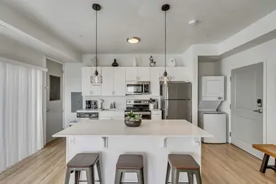 Image de 400-Penthouse Living! 1bed / 1bath Downtown Slc avec une vue à 180 degrés!