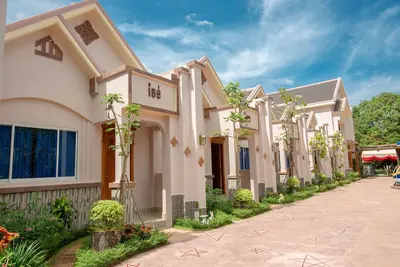 Image de Appartement B avec Piscine - Champa Flower