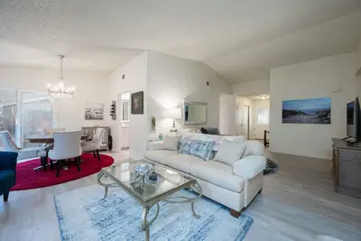 Image de 3 Bd. Maison dans un quartier paisible 1 mi. du centre-ville de Pismo, petit animal Ok