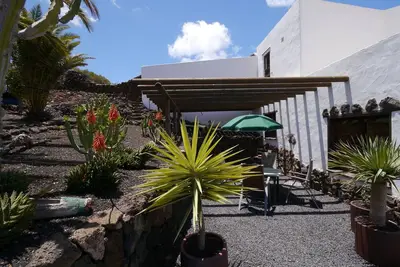Image de Casa Cueva, maison de campagne à la nature unique.
