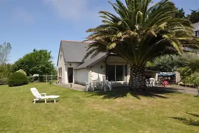 Image de Maison à 300m de la mer avec jardin arboré à l'entrée de l'Ile Grande