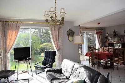 Maison avec jardin dans un quartier calme au centre de Perros-Guirec