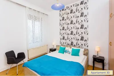 Image de ☞ Nice & Cosy☜ très grand lit + appartement avec vue sur la rue 30