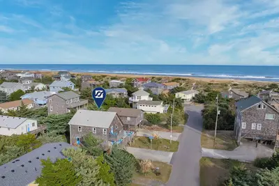 Image de Oasis Oceanview abordable, 4 lots de la plage! Bain Ă remous, salle de jeux, animaux domestiques admis