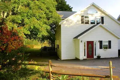Image de Cooperstown Baseball Rentals - Creekside Chalet - Louer en 1 unité ou diviser en 2