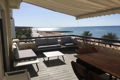 Image de Appartement avec terrasse face Ă la mer