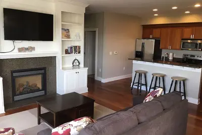 Image de Eagle Street Retreat - Condo dans le centre-ville au cœur de South Haven