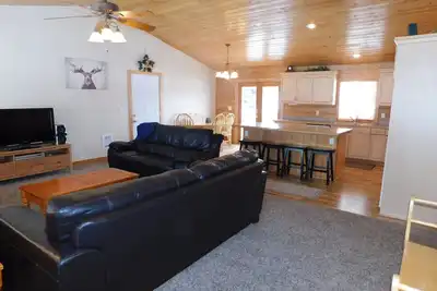 Image de * Nouvelle Liste * Lazy Bear Cabin est un 3 chambres / 2 salles de bain dans les 25 minutes de Ynp