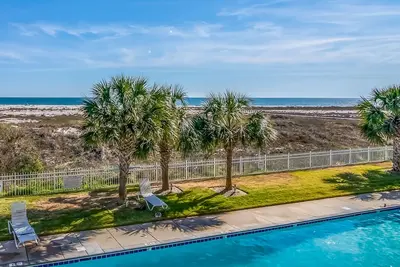 Condo sur le golfe avec fonction de verrouillage, piscines partagées et vues incroyables!
