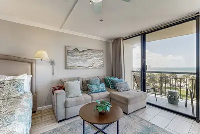 Image de Condo rénové de San Luis Resort avec vue sur le golfe et superbe piscine du complexe