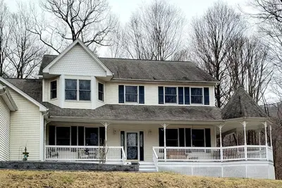 Image de Colonial spacieux sur 2 acres