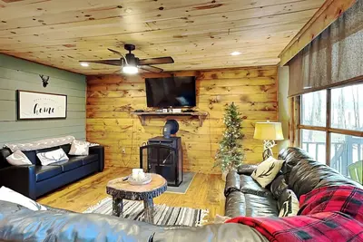 Image de Kare Bear Cabin: escapade centrale avec bain à remous extérieur