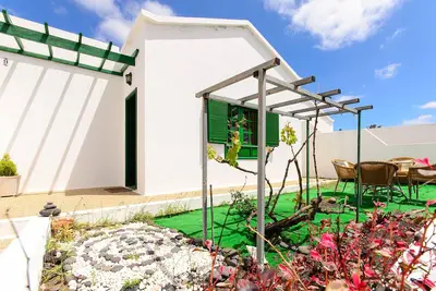 Image de Maison en position centrale avec jardin potager, terrasse, vue sur les montagnes et Wi-Fi