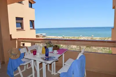 Appartement en face de la plage - Deux chambres doubles. - Parquing en piscine