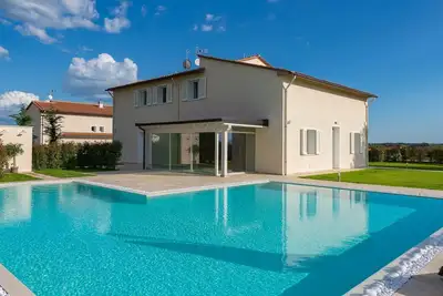Image de Maison de vacances privée avec piscine, climatisation, bain à remous, sauna, Wifi, Tv, patio