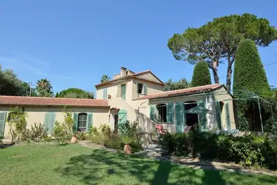 Image de Cap d'Antibes Villa 200 m de la plage 9 personnes jardin arboré clos 1200 m2