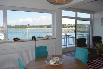 Image de Sejour Confort toutes saisons vue sur le port de plaisance.