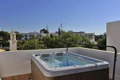 Villa Olympia - À côté de la Praça principale et à 2 minutes à pied de la plage