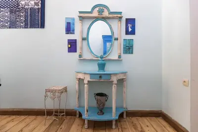 Image de Ceci est un appartement avec un design élégant en plein centre de Tbilissi
