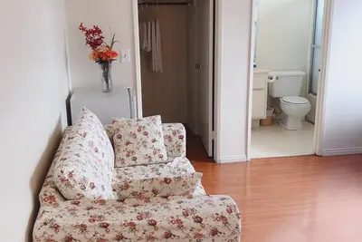 Image de Chambre privée confortable dans le centre-ville de l'Alhambra Convenient 到 市中心 85 ° Cé