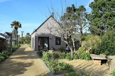 Image de Maison Neuve avec jardin clos à 150m de la mer à Tregastel