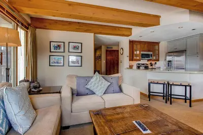 Image de 2Br / 2Ba Condo avec une vue spectaculaire sur la montagne