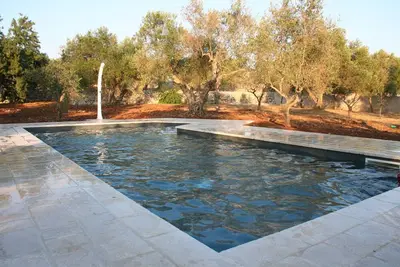 Image de Une belle villa moderne et traditionnelle avec piscine