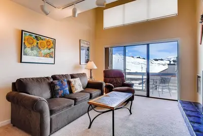 Image de 1 Br + Loft avec vue sur la montagne