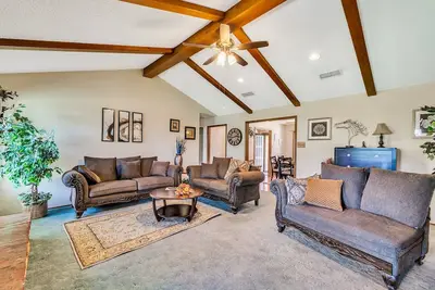 Image de Homestead House-3bd \/ 2ba, Ttu, Hot Summer Rates!
