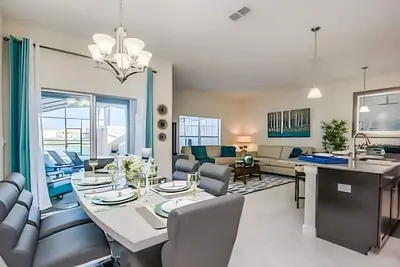 Image de 4br Home w/Pool & Lake View - Storey Lake (3155pp)