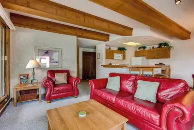 Image de 2 chambres avec vue sur Wood Creek & Mountains