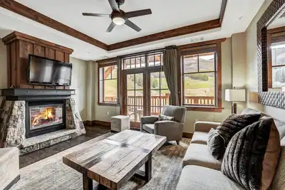 Image de Luxe 4 chambres à coucher des activités de ski et d'hiver