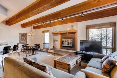 Image de Cozy 2 Br Condo Sleeps 6 personnes