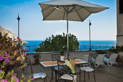 Image de Villa Ursula A: Un charmant appartement qui couvre tout le premier étage d'une villa située dans le centre de Positano.