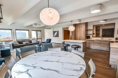 Image de Spacieux Unité Plaza 3 Br avec Laveuse / Sécheuse