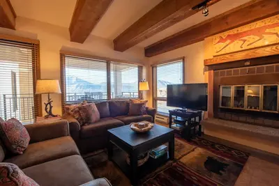 Image de Vue de la montagne rouge de 2 Br Condo