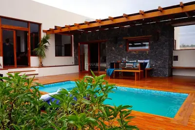 Image de Villa San Luis: élégance et confort près de la plage Ugán à Pàja